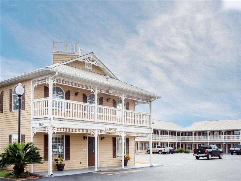Super 8 By Wyndham Foley Exterior foto
