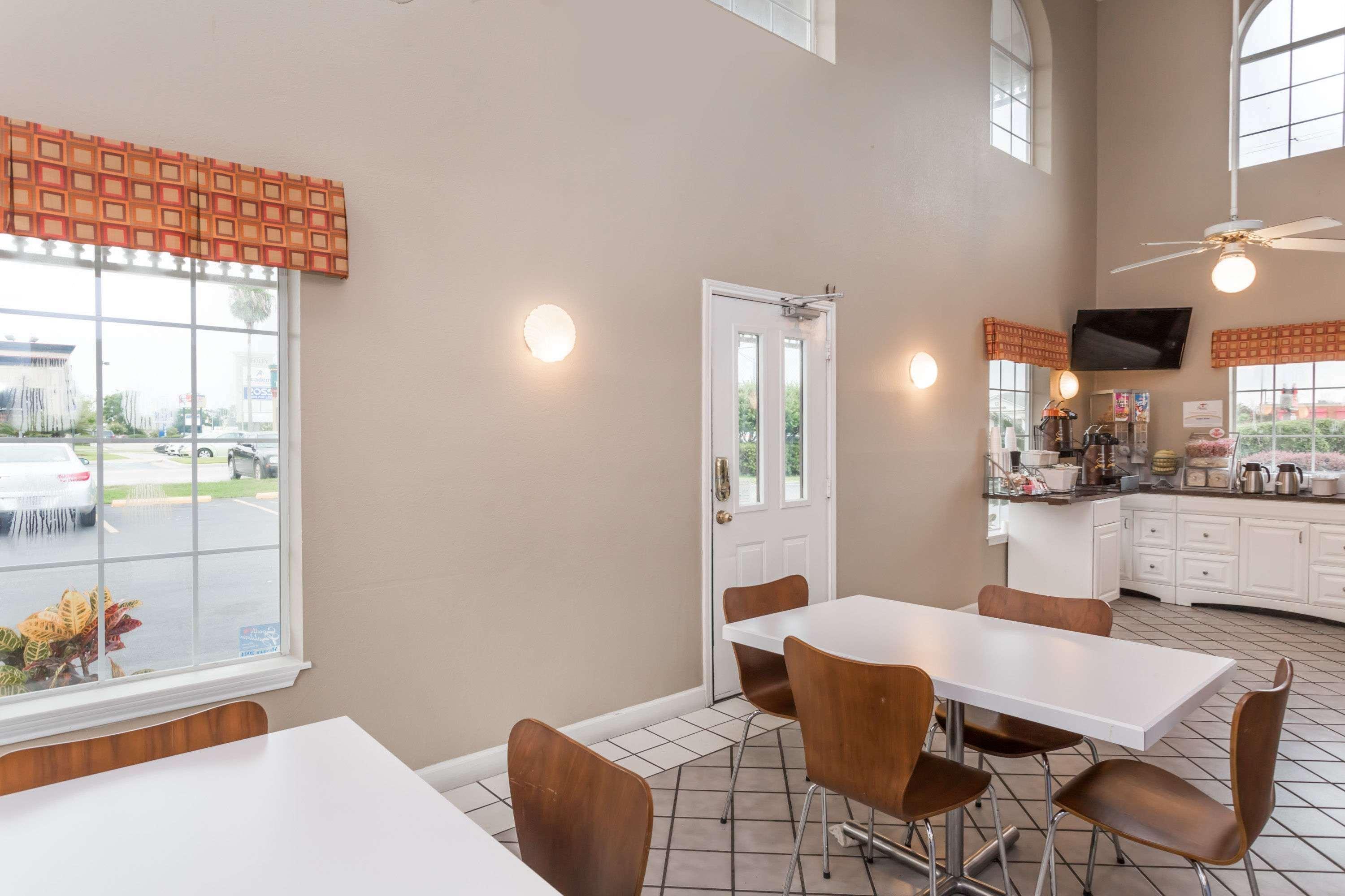 Super 8 By Wyndham Foley Exterior foto
