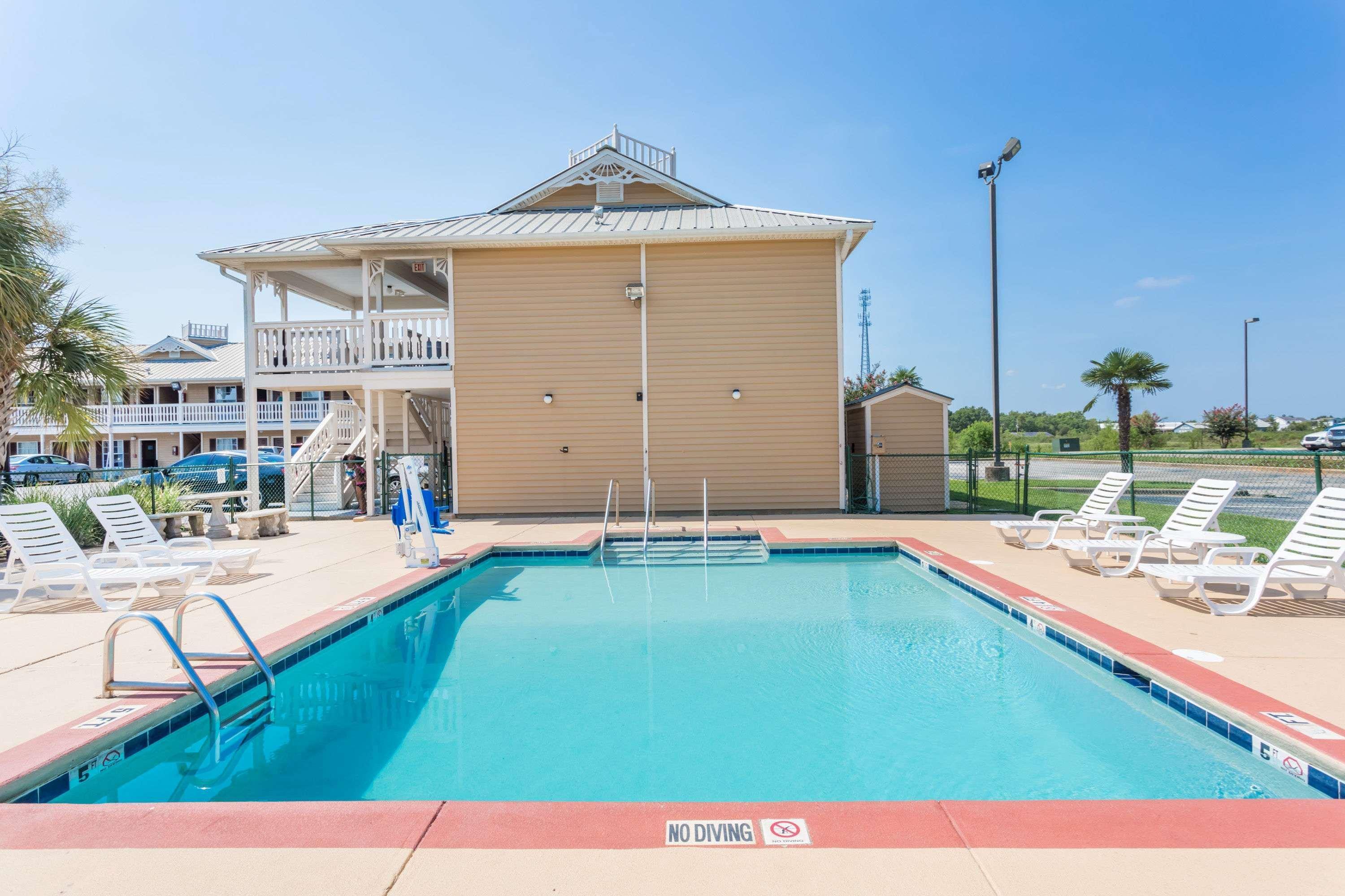 Super 8 By Wyndham Foley Exterior foto